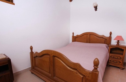 La Garde-Adhemar Bed & Breakfast | Bed and Breakfast 'Fanny' with Shared Pool, Shared Garden and Wi-Fi