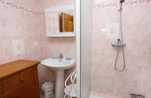 La Garde-Adhemar Bed & Breakfast | Bed and Breakfast 'Fanny' with Shared Pool, Shared Garden and Wi-Fi