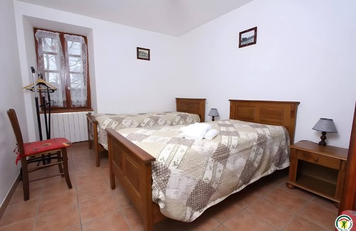 La Garde-Adhemar Bed & Breakfast | Bed and Breakfast 'Annaïs' with Shared Pool, Shared Garden and Wi-Fi