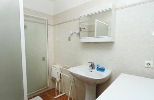 La Garde-Adhemar Bed & Breakfast | Bed and Breakfast 'Annaïs' with Shared Pool, Shared Garden and Wi-Fi