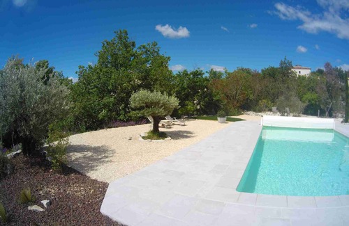 Vogue House | Bed and Breakfast Camélia, Le Mas de Molines