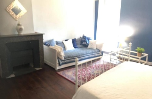 Gurs Bed & Breakfast | Bed and breakfast with shared kitchen and living room