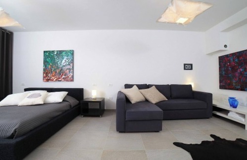 Palazzolo dello Stella Bed & Breakfast | Bed and Breakfast Loggia degli Artisti 'Superior Room' with Shared Pool and Air Conditioning