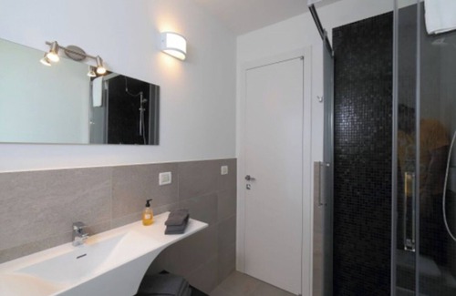 Palazzolo dello Stella Bed & Breakfast | Bed and Breakfast Loggia degli Artisti 'Superior Room' with Shared Pool and Air Conditioning