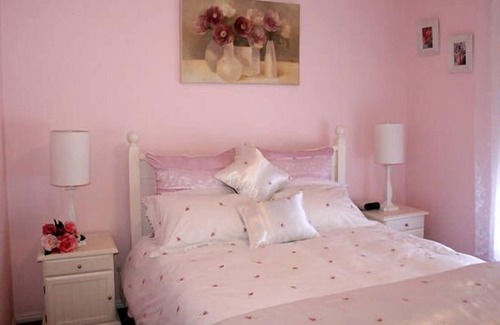 Swan Hill Bed & Breakfast | Bed of Roses-A Perfect Place for Families&Couples