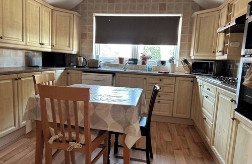 Dunstable Apartment | Bedfordshire Haven: 3-bedroom with Garden