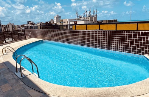 Ponta Verde Apartment | Bedroom and living room with pool near the beach