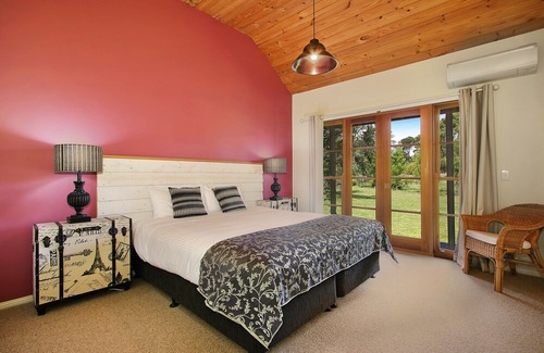 Beechworth Ski Chalet | Beechworth Cedar Cottages - spacious, private 2 Bedroom cottage close to town