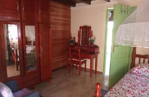 Desbonnes House | Bel Ti case dans la verdure hauteurs de Deshaies