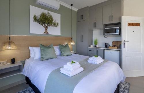 Saint Francis Bay House | Bella Madre Guesthouse