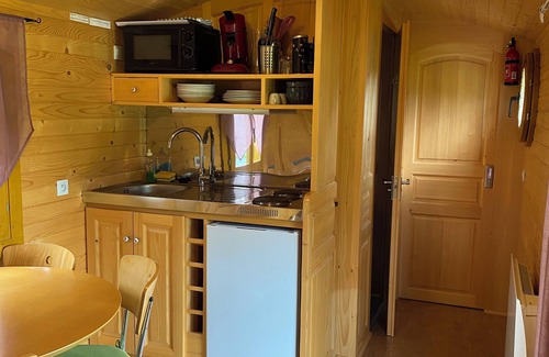 Saint-Pardoux House | Belle Epoque Trailer of Saint-Pardoux 63440 2 places