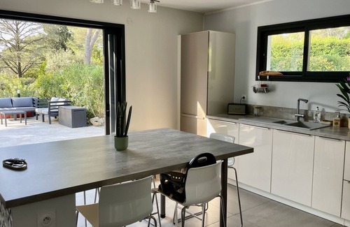 Langlade House | Belle et Grande Villa Avec Piscine Dans la Pinède