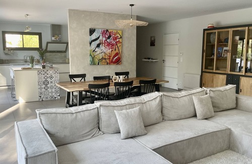 Langlade House | Belle et Grande Villa Avec Piscine Dans la Pinède