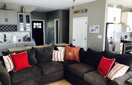 Pinckney House | Belle Vie on Portage Lake great for families or groups of friends