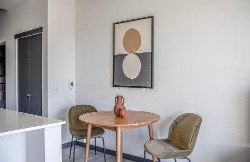 Northeast Bellevue Apartment | Bellevue jr 1br w firepits games nr dining SEA-617