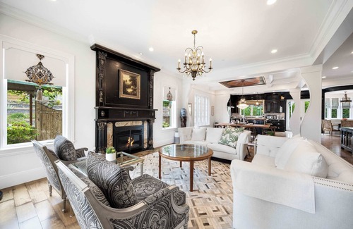 Newport House | Bellevue Lake View | Magazine-Featured Villa