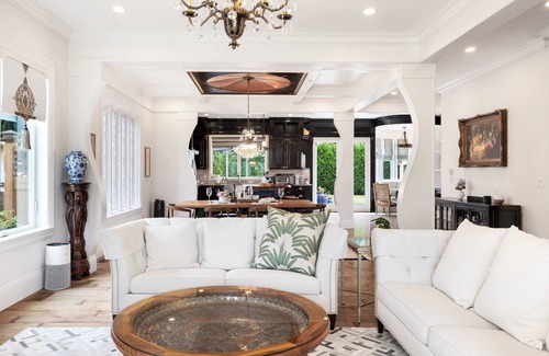 Newport House | Bellevue Lake View | Magazine-Featured Villa