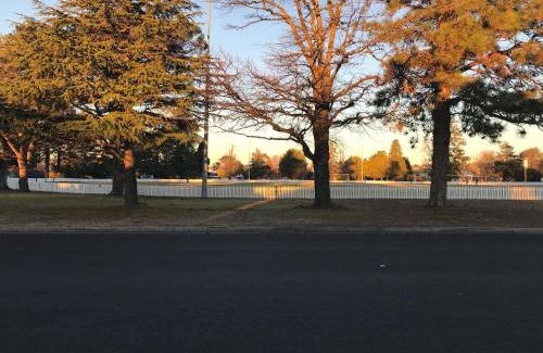 Armidale House | Belltrees - Central, Cosy and Convenient