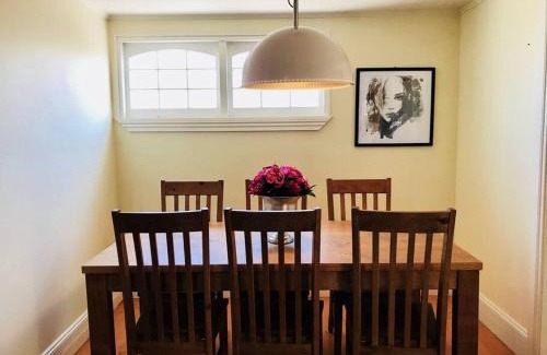 Armidale House | Belltrees - Central, Cosy and Convenient