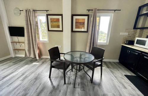 Colonarie Apartment | Belmont Apartments/Modern affordable accommodations