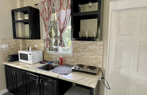 Colonarie Apartment | Belmont Apartments/Modern affordable accommodations