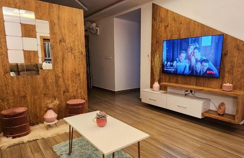 Gonikoppal Apartment | Bendheka, The Lux 3BR Apartment