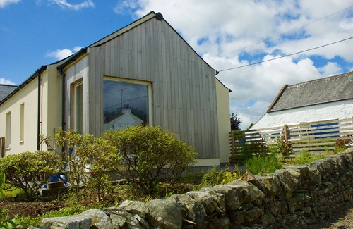 Castle Douglas House | Bengali Holiday Cottage - Sleeps 8 - Luxury Bungalow - Great Location