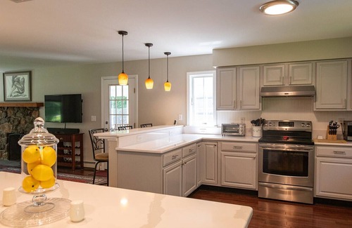 Ashley Falls House | Berkshire Bliss Retreat✔️QUIET✔️3 bedrooms ✔️ 3 bath ✔️ private ✔️ family/pet