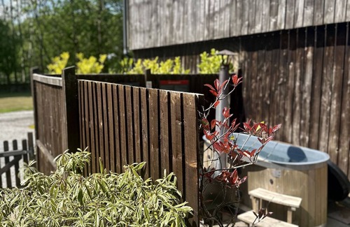 Foolow Cottage | Bertie's Retreat - sleeps 2 guests in 1 bedroom