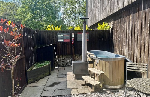 Foolow Cottage | Bertie's Retreat - sleeps 2 guests in 1 bedroom