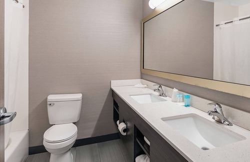 Foxboro House | Best for Unwinding! Free Bfast, 4 Relaxing Units, Minutes From Patriot Place!