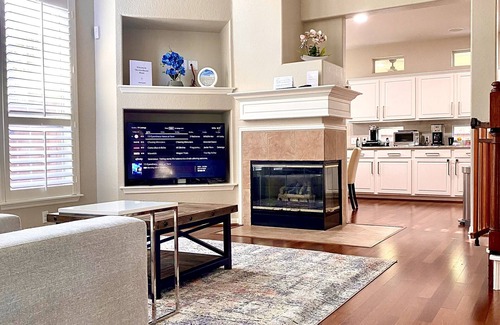 The Woodlands House | Best location in Woodlands! Family friendly home. 1 mile from everything