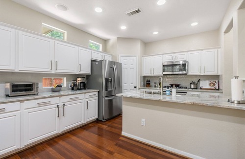 The Woodlands House | Best location in Woodlands! Family friendly home. 1 mile from everything