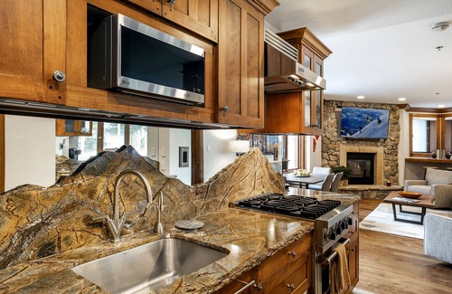 Highlands Townhomes Condo | Best Rates on Beaver Creek's best ski in ski out- McCoy Peak lodge
