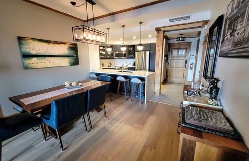 Mont-Tremblant Condo | Best ski-in/out, Fully Renovated, Infinity Pool, Hot-Tub, 2 Car Heated Parking