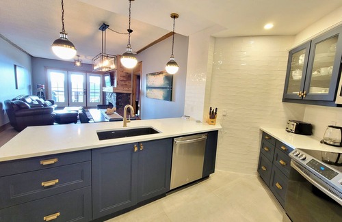 Mont-Tremblant Condo | Best ski-in/out, Fully Renovated, Infinity Pool, Hot-Tub, 2 Car Heated Parking