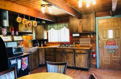 Kamas Cabin | Best Views in Weber Canyon! 4 bdrm Rustic Paradise