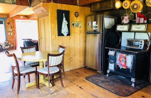 Kamas Cabin | Best Views in Weber Canyon! 4 bdrm Rustic Paradise