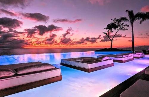 Alta Vista Apartment | BEST Views of PV-Banderas Bay from Rooftop Infinity Pool-Luxury Condo