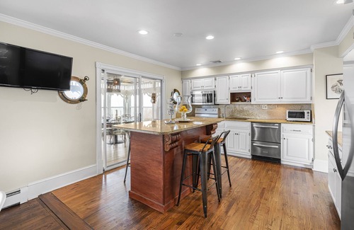 Cutchogue House | Best Waterfront VIEW ON THE NORTH FORK MATURE GARDENS QUIET STREET PRIVATE BEACH