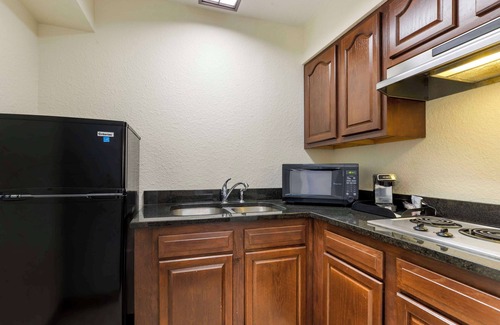 Cedar Rapids Hotel | Best Western Plus Longbranch Hotel & Convention Center