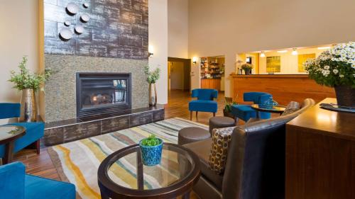Menomonie Hotel | BEST WESTERN Plus Menomonie Inn & Suites