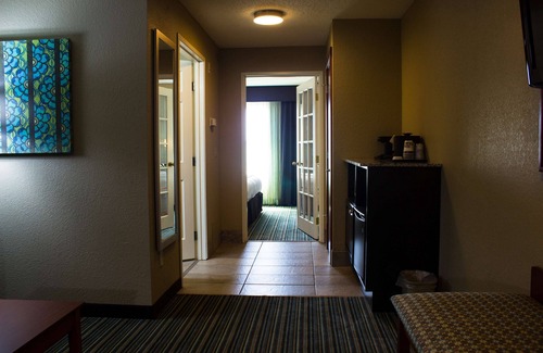 Menomonie Hotel | Best Western Plus Menomonie Inn & Suites