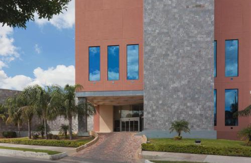 Nuevo Laredo Hotel | Best Western PLUS Nuevo Laredo Inn & Suites