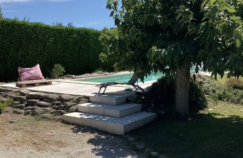 Entraigues-sur-la-Sorgue House | Between Avignon and Ventoux, garden villa, swimming pool
