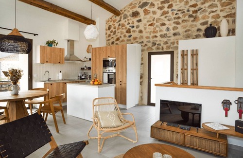 Montbolo House | Between the mountains and the sea, a profound and eco-chic nature experience in