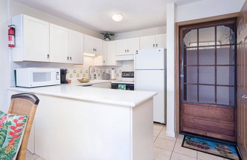 Nawiliwili Condo | BH 115 · Central and Bright 2 BR, 2 BA, Pool & Oceanview