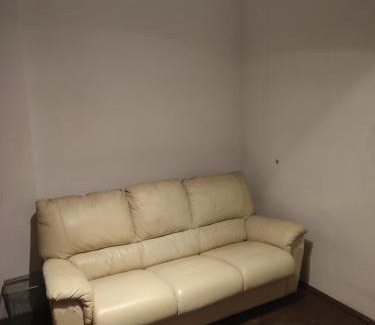 Wlochy House | Biały dom Cyprysowa 11