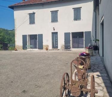 Monsteroux-Milieu House | bienvenue chez nous