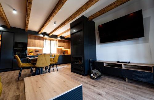 Ustrzyki Dolne House | Bieszczadzkie Tarasy - Domki z Jacuzzi na wyłaczność